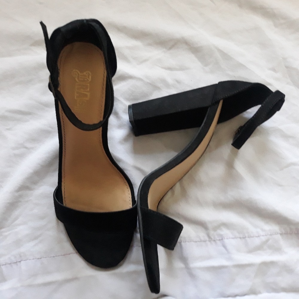 Black one strap 3 1/2 heels - Picture 3 of 6